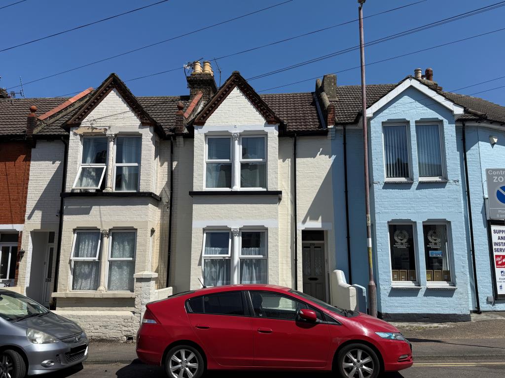 Lot: 34 - PAIR OF VACANT FLATS - Pair of vacant flats